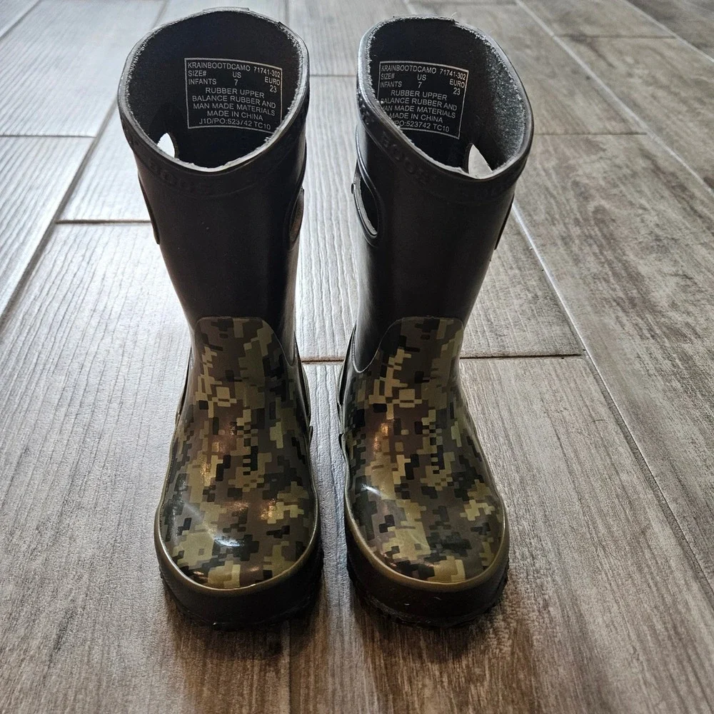 Bogs Rain Boots Size 7 Gray Digital Camo Waterproof Pull On Outdoor Play Nature